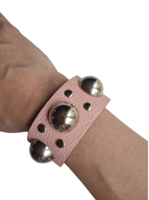 Pulsera cuero palo rosa tachas